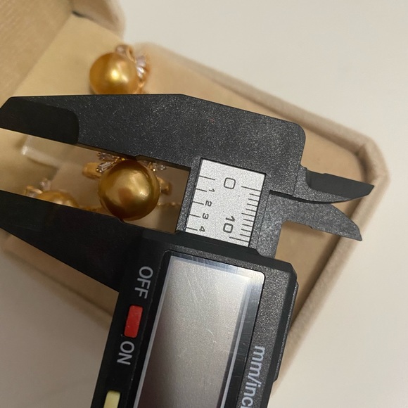 South Sea Pearl Set on 18K Bangkok Gold with Cubic Zirconian - Picture 6 of 7